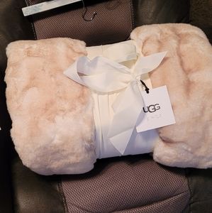 UGG Dream Faux Fur Throw Blanket Fawn NEW